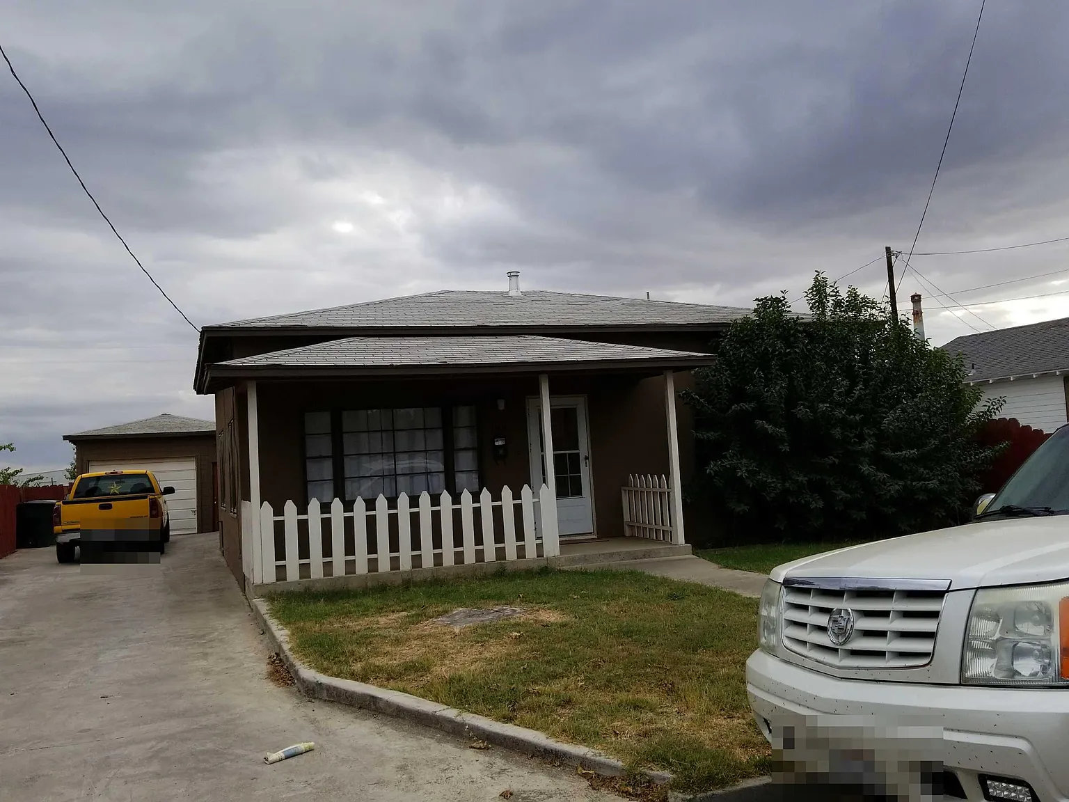 320 Carnation Ave photo 1