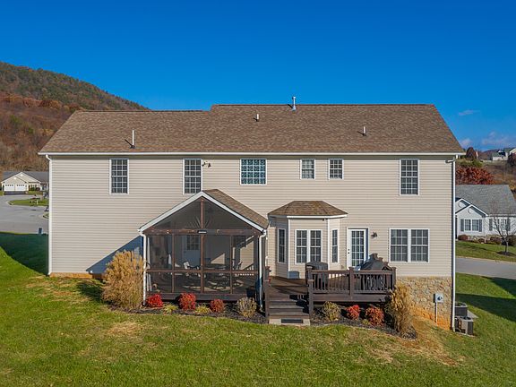 4th image of 5936 Crumpacker Dr