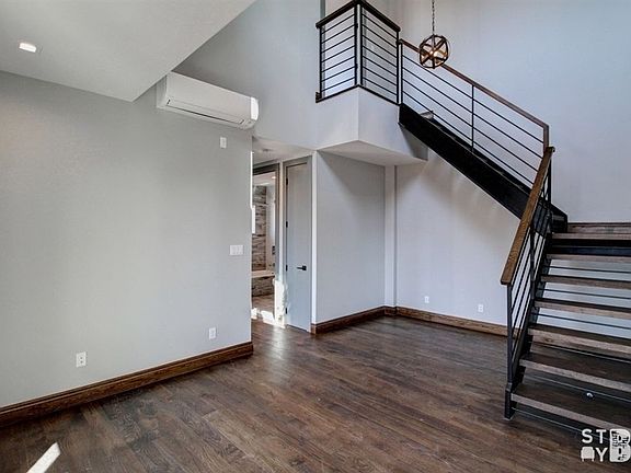 5th image of 599 Myrtle Ave #4L