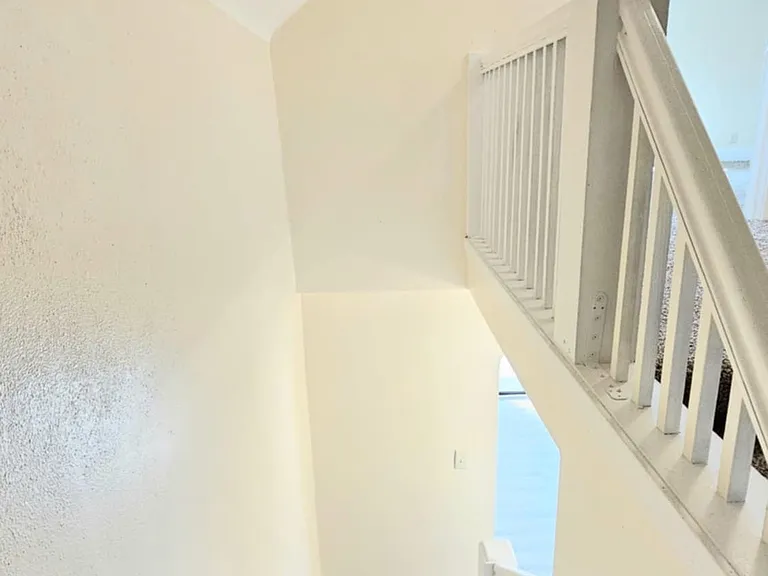 2406 Franklin St — Photo 9