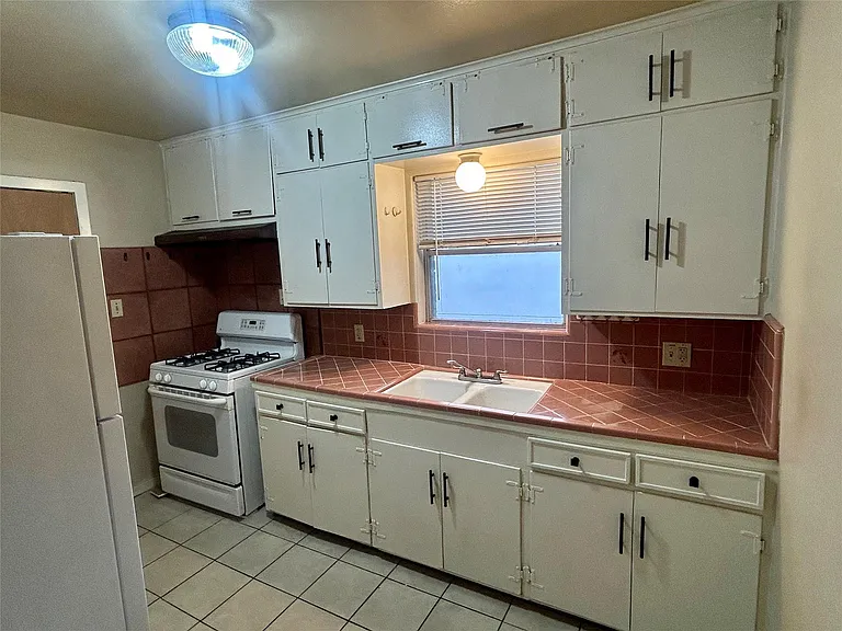 1411 Indiana St #5 — Photo 5