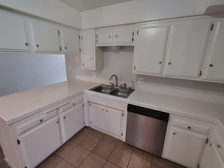 5101 Hunter Ave #7 — Photo 5