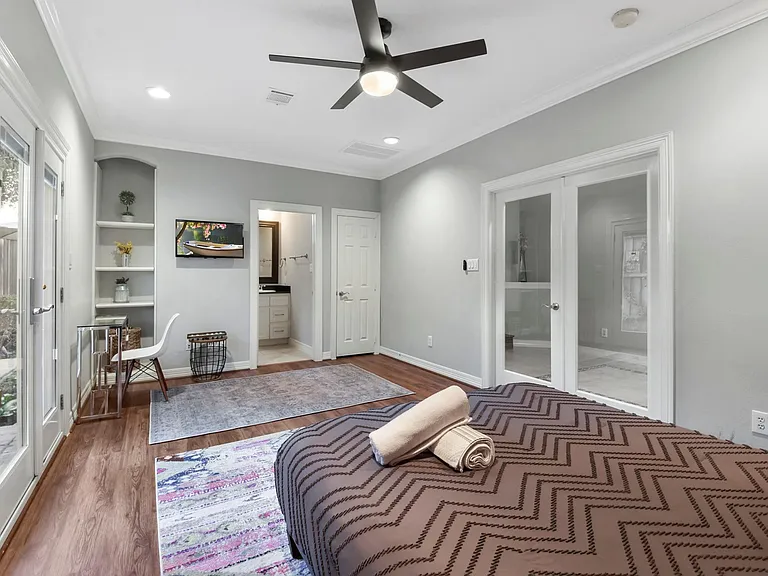 1202 W 25th St — Photo 27
