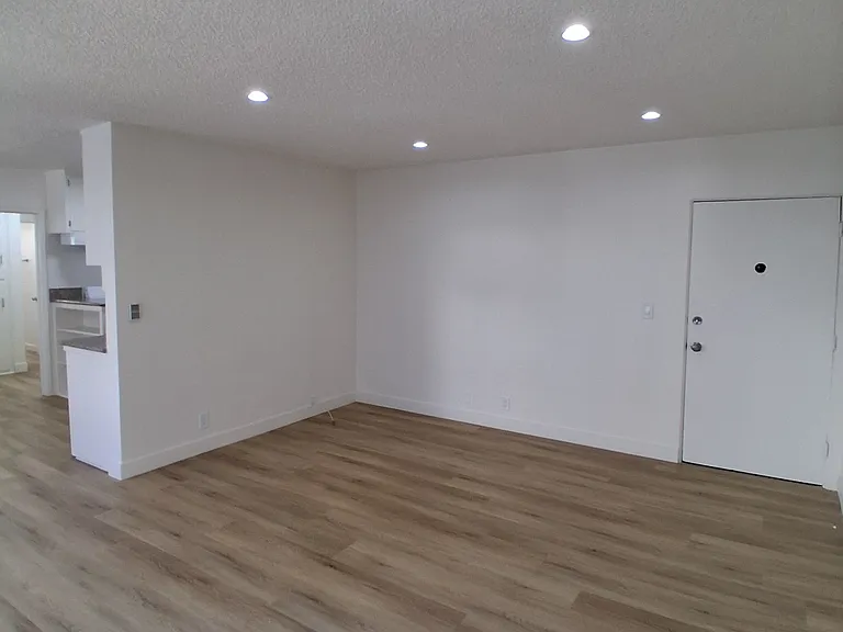 7245 Franklin Avenue — Photo 9