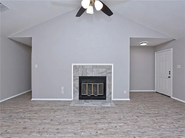802 Primrose Ln — Photo 13