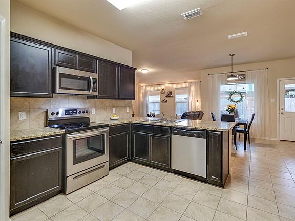 3rd image of 1112 Forest Glen Dr
