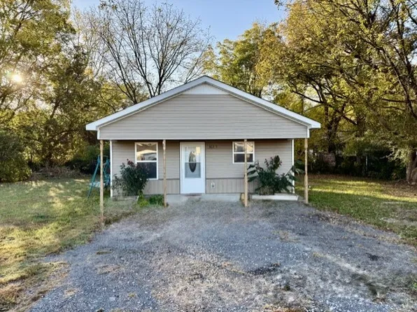 303 1/2 N College St, Tullahoma, TN 37388