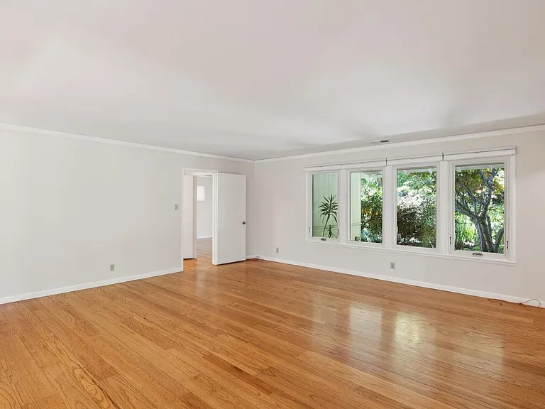 970 Palo Alto Ave — Photo 20