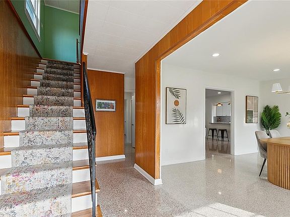 5th image of 640 Andrews Ave