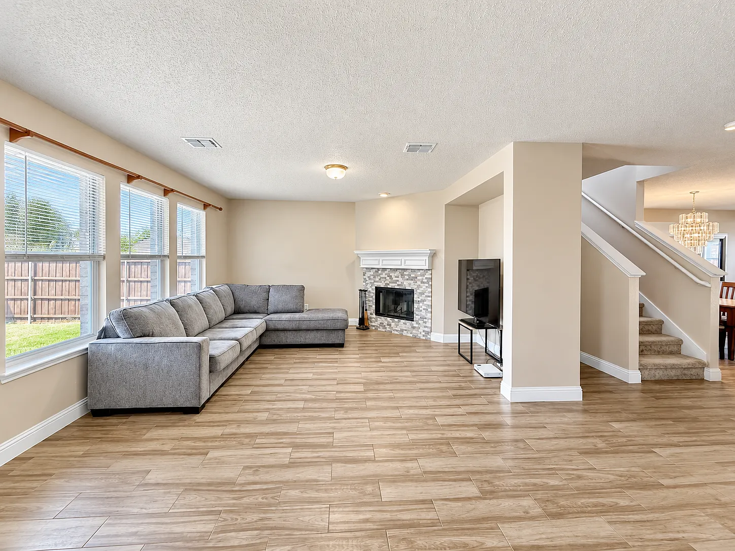 4 bed, 2.5 bath, 3091 sqft, $2,750 — Photo 2