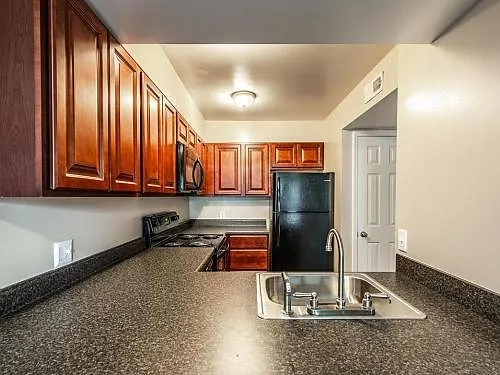Harbor Pointe Apartments — Photo 2