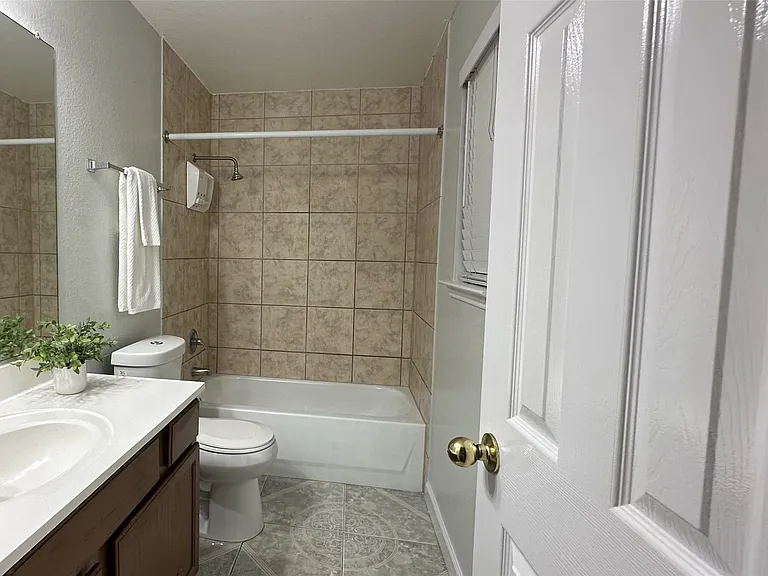 13731 Biggs St — Photo 20