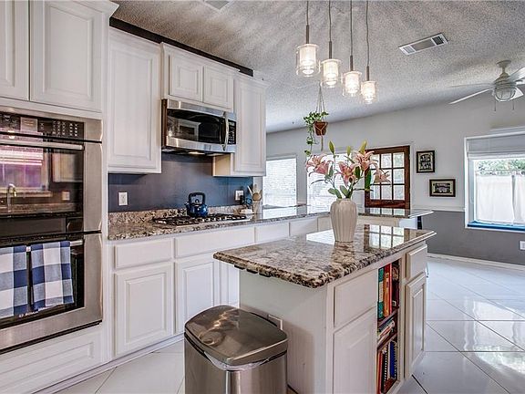 2nd image of 406 Baltusrol Cir