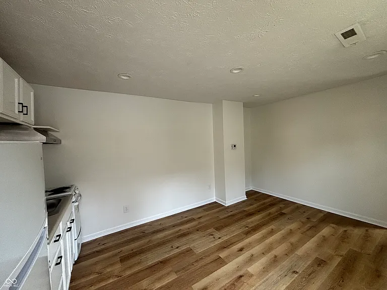 2322 Paris Ave — Photo 3