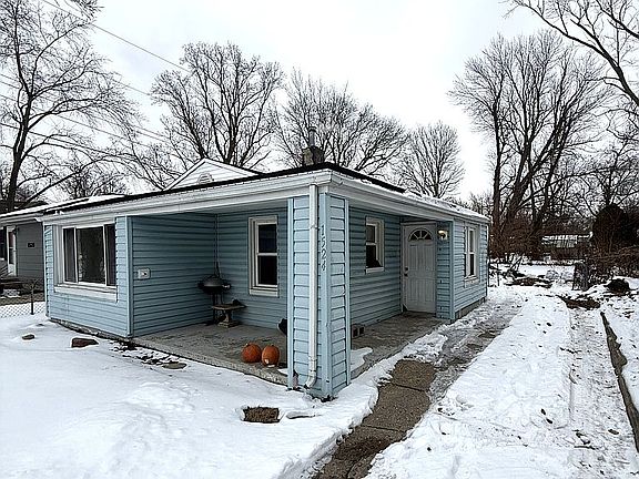 3rd image of 1524 N Summit Ave