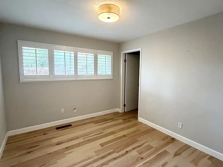 5427 Yerba Buena Rd — Photo 15