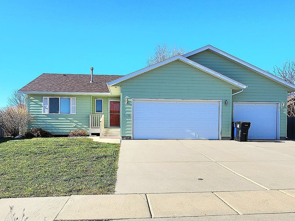 1st image of 409 Claudia Ave