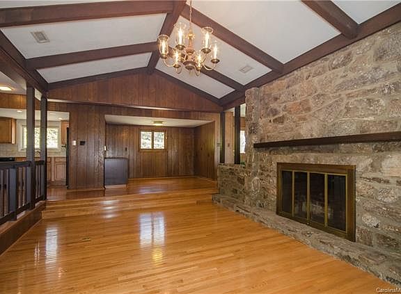 5th image of 422 Crum Dr