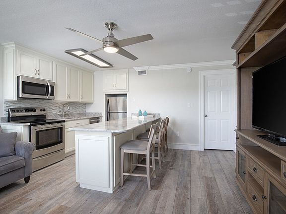 2nd image of 683 Nautilus Ct Unit 212