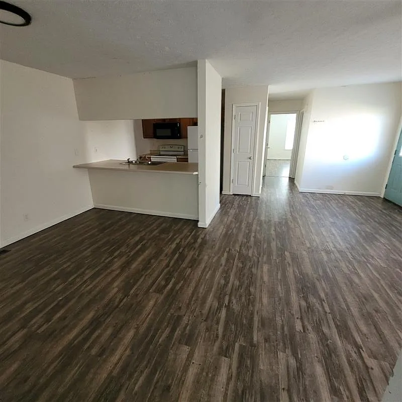 3 bed, 1296 sqft, $1,675 — Photo 4