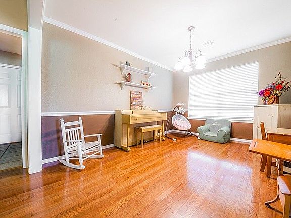 Dining room or Bonus room