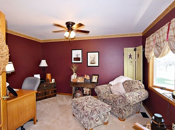 4th image of 2S393 Meadow Dr