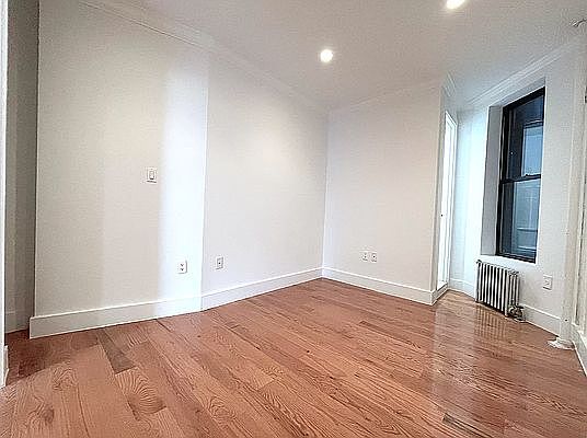 5th image of 1752 2nd Ave Front 2