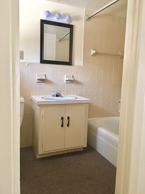 2nd image of 112 Noble St APT 4