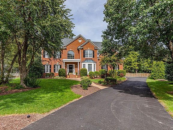2nd image of 5844 Ascot Glen Dr