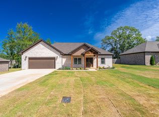 1105 Glendora Ave, Tuscumbia, AL 35674