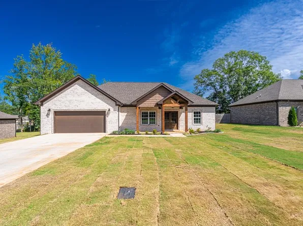 1105 Glendora Ave, Tuscumbia, AL 35674