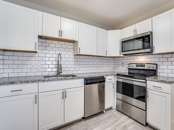 5th image of 2207 W Illinois Ave