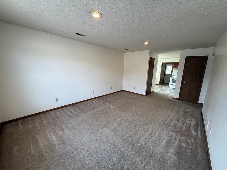 2 bed, 1.0 bath, $725 — Photo 8