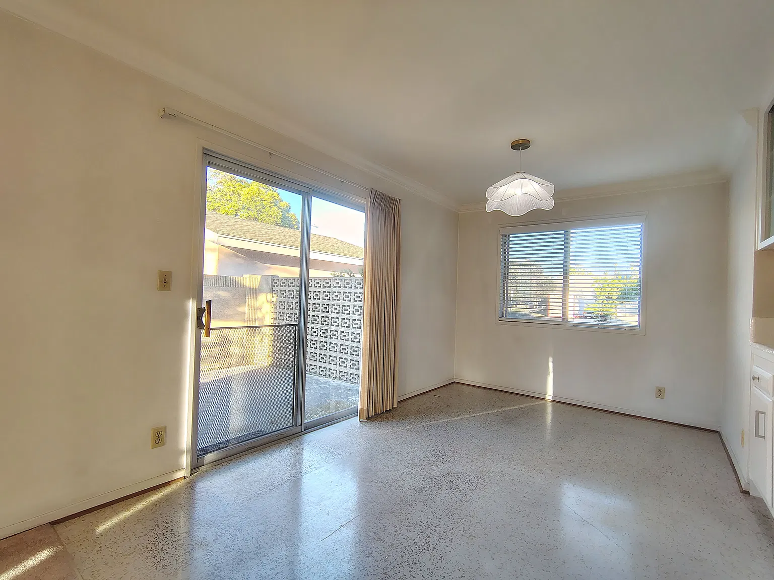 5 bed, 1904 sqft, $4,300 — Photo 3