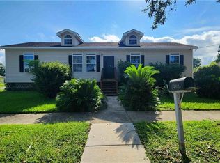 5177 Montegut Dr, New Orleans, LA 70126