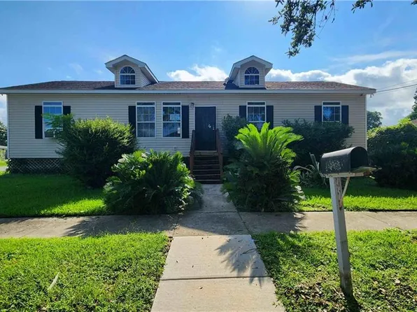 5177 Montegut Dr, New Orleans, LA 70126