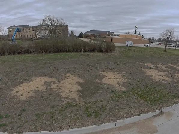 1006 J Ave, Vinton, IA 52349