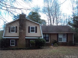 7000 Pine Lake Ln, Mint Hill, NC 28227