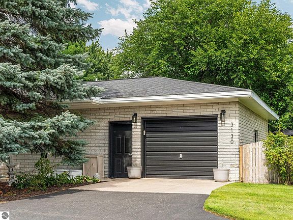 2nd image of 3130 Veterans Dr