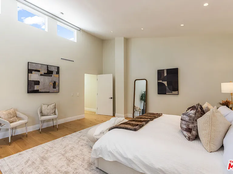 869 S Bundy Dr — Photo 41