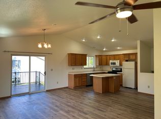 636 Rolling Oaks Dr, Onalaska, WI 54650