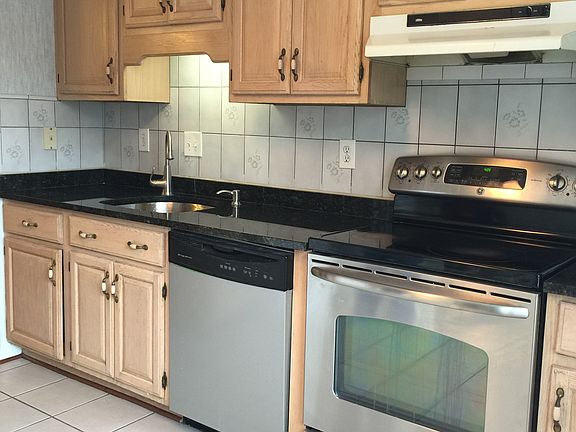 2nd image of 2505 Doverhill Ct