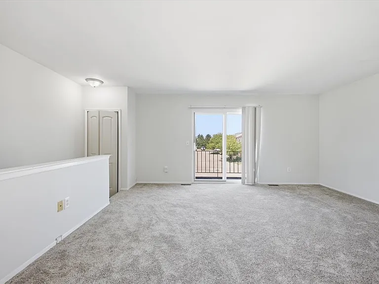 15820 Newport Dr — Photo 8