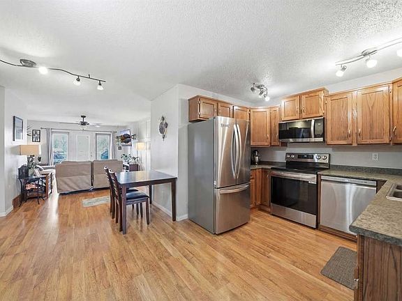 5th image of 95 Summerwood Rd N