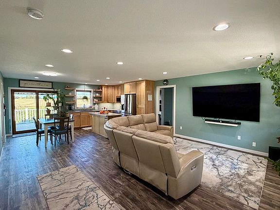4th image of 233 Red Oak Dr
