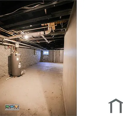 2411 Baker St — Photo 14
