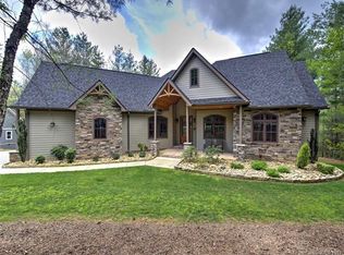 28 Hosta Ln, Hendersonville, NC 28739
