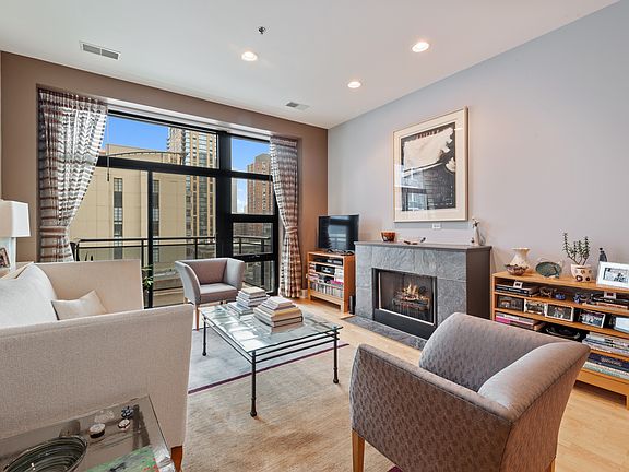 3rd image of 101 W Superior St APT 703