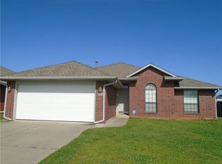 1800 Clearwater Dr, Norman, OK 73071