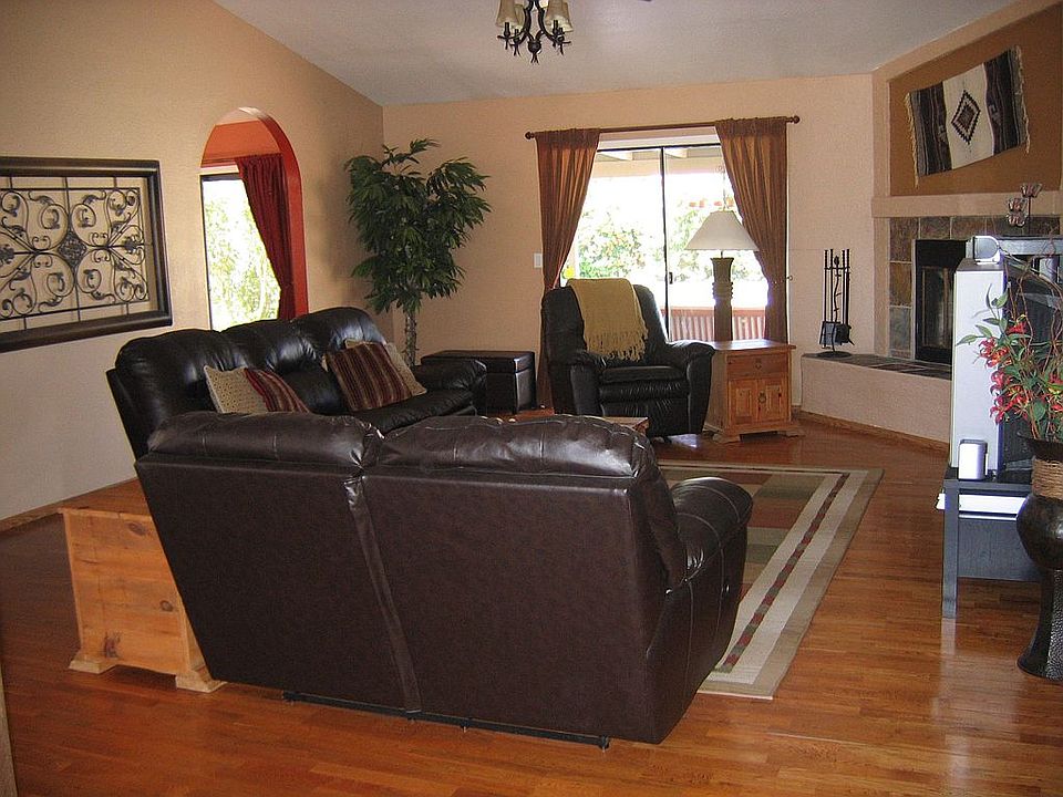 Spacious living room with fireplace, vaulted ceilings, oak floors